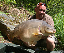 Leon with a cracking mirror
